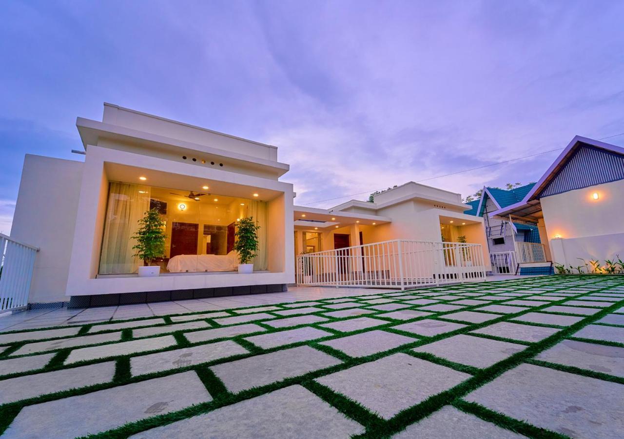 Glen Castle Vagamon Pool Resort By Voye Homes Екстер'єр фото